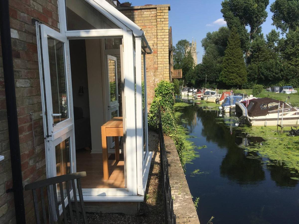 River Courtyard Apartment In The Heart Of Stneots Saint Neots Exterior photo